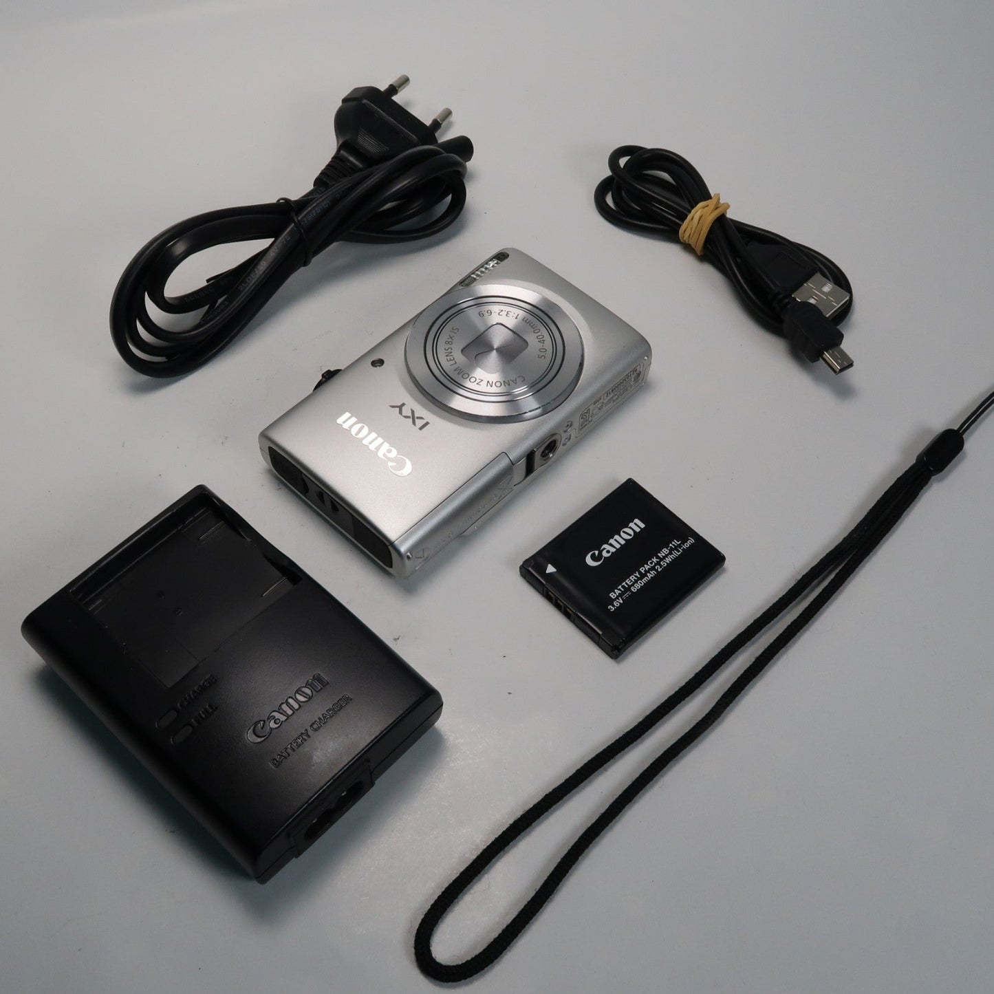 Canon IXUS 105 / SD1300 IS + Nikon Coolpix S3600 + Canon IXUS 115 + Canon IXY 110F – Camera Bundle