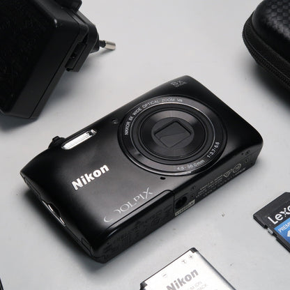 Canon IXUS 105 / SD1300 IS + Nikon Coolpix S3600 + Canon IXUS 115 + Canon IXY 110F – Camera Bundle