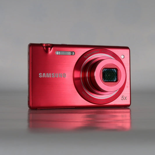 Samsung MV Series MV800 16.1MP Digital Camera Red, Case - Excellent