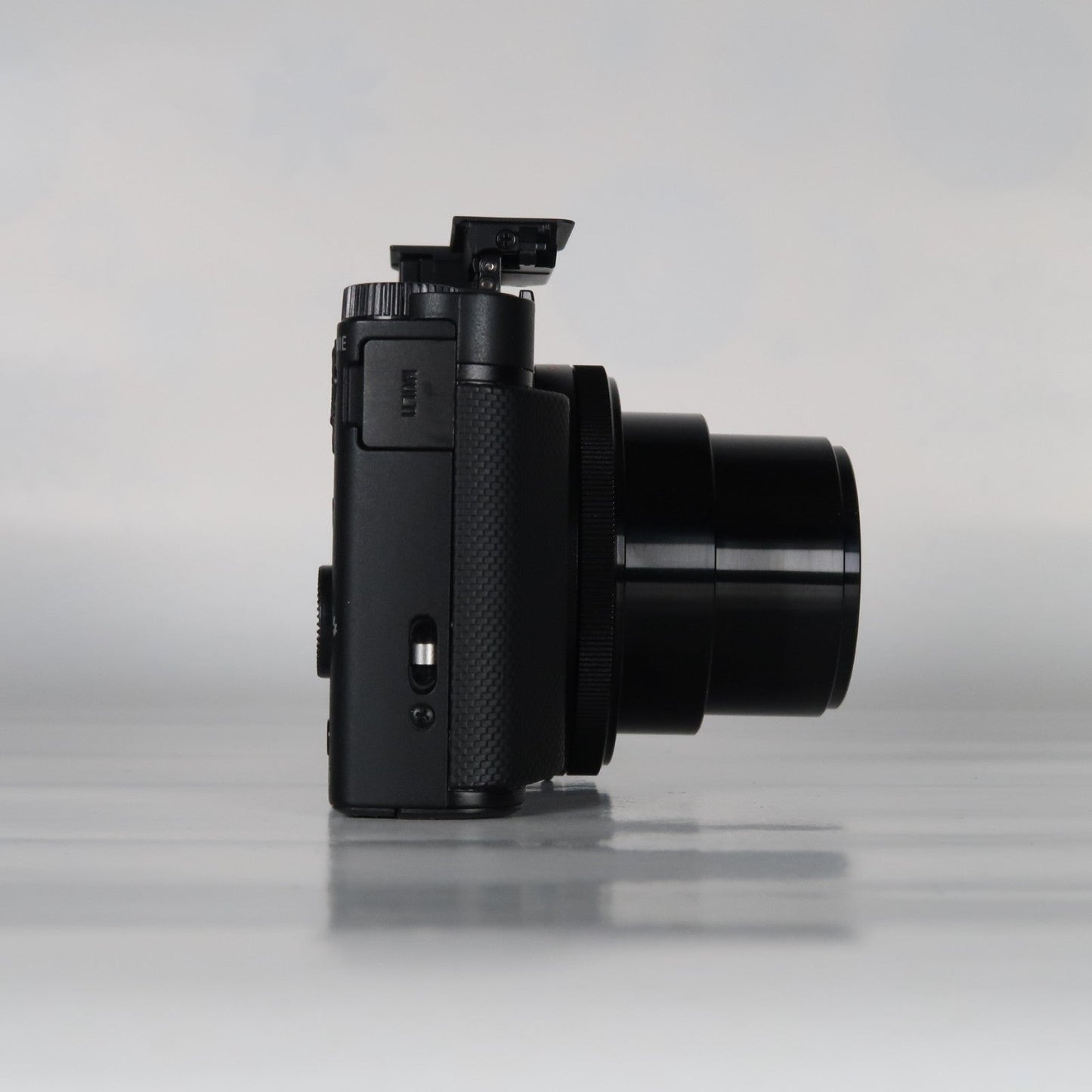 Sony Cyber-shot DSC-HX90V 18.2MP Digital Camera – Original Packaging – Excellent