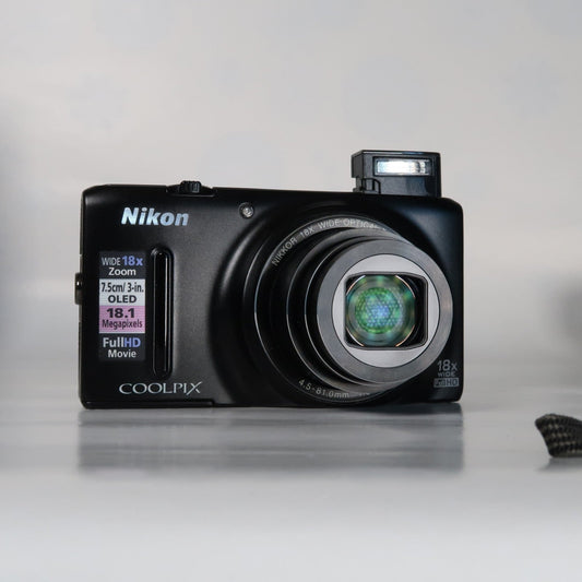 Nikon Coolpix S9400 Digital Camera – Black – 18MP 18x Zoom [Mint] with Original Packaging &amp; SD Card