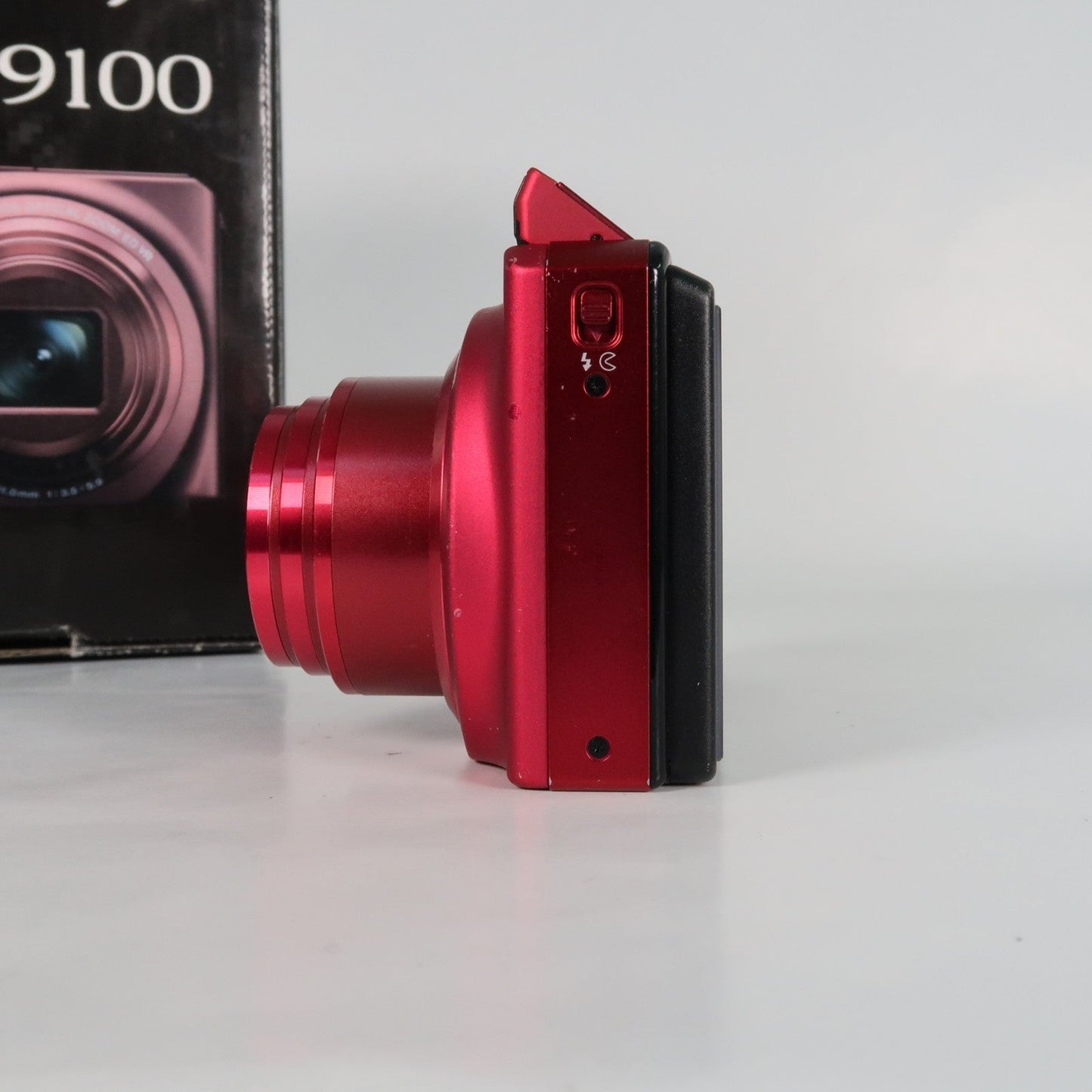 Nikon Coolpix S9100 12.1MP 18x Digital Camera Red, Case, SD Card – Very Good