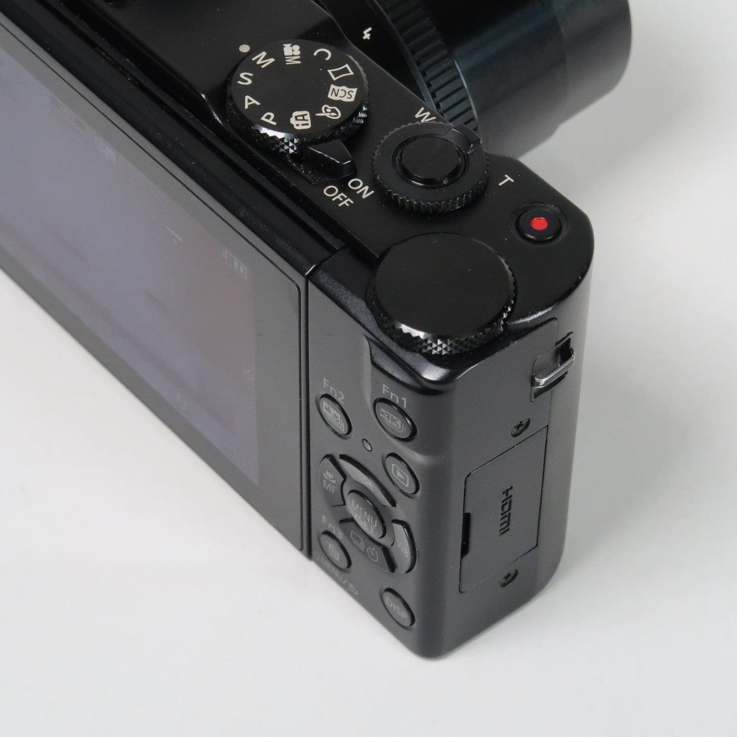 Panasonic Lumix DMC-LX15 Digital Camera – Black – Original Packaging + 32GB SD Card