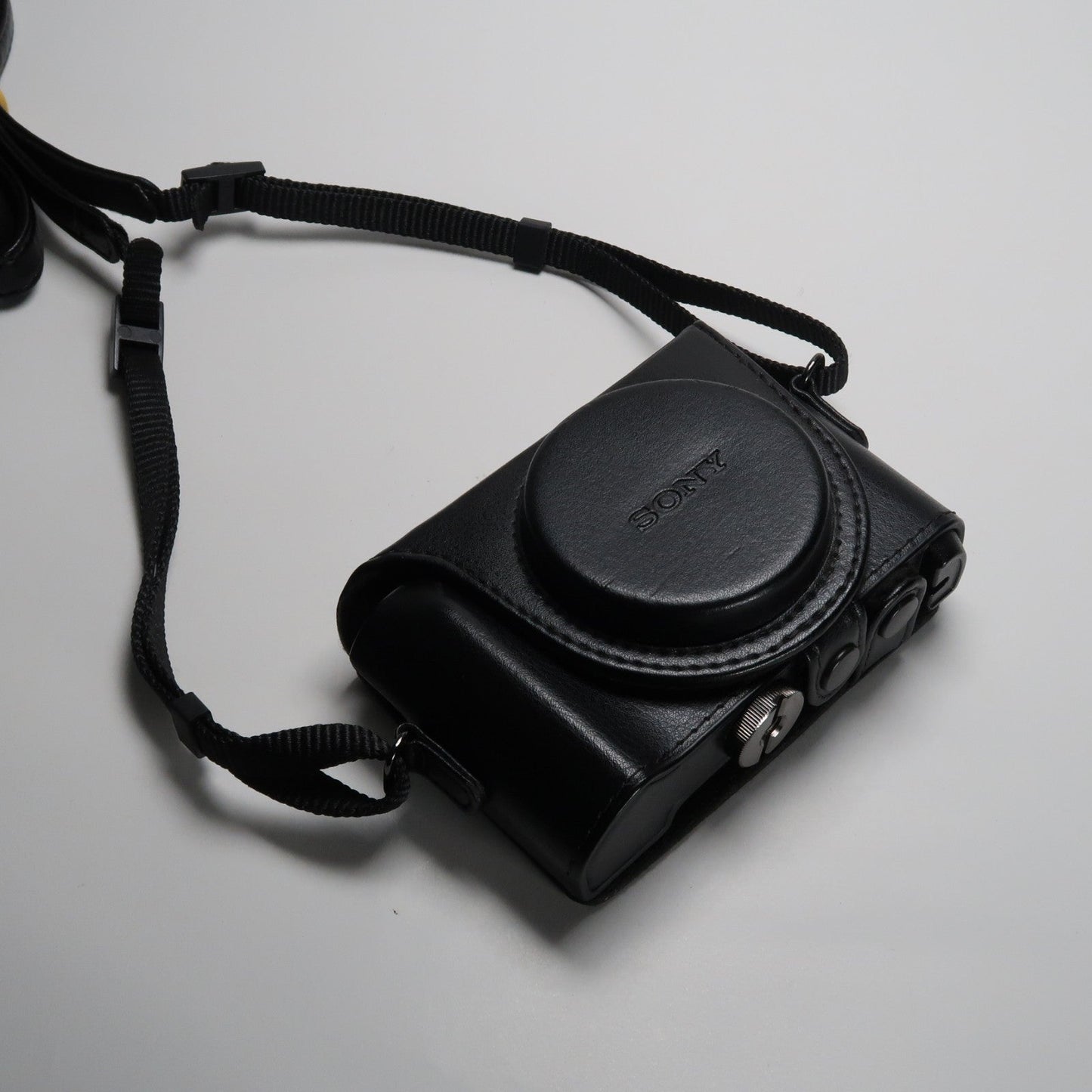 Sony Cyber-shot DSC-HX90V 18.2MP Digital Camera – Original Packaging – Excellent