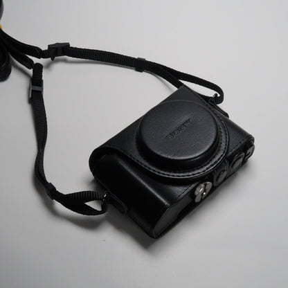 Sony Cyber-shot DSC-HX90V 18.2MP Digital Camera – Original Packaging – Excellent