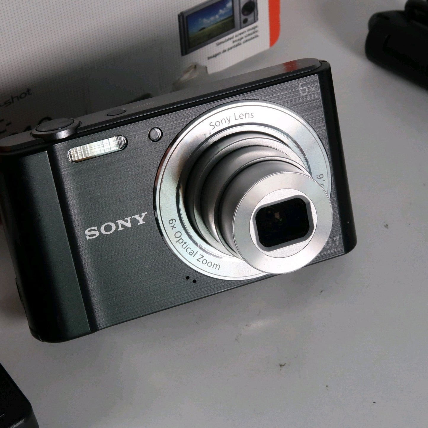 Bundle Digital Camera – Canon IXUS 185 + Sony Cyber-shot DSC-W810