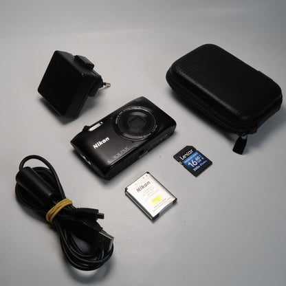 Canon IXUS 105 / SD1300 IS + Nikon Coolpix S3600 + Canon IXUS 115 + Canon IXY 110F – Camera Bundle