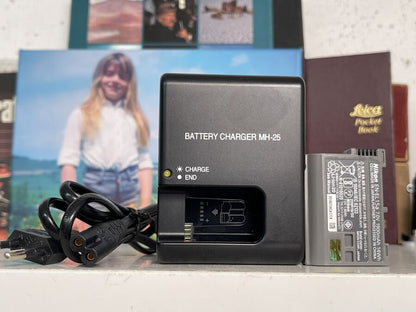 Nikon D7500 D 7500 SLR Film Camera DX SLR Camera 20.9 MP Body Near Mint Condition