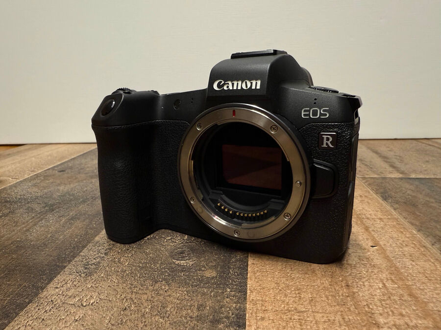 Canon EOS R with 17-40mm EF Lens and Canon EF Adapter - Bag included!