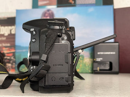 Nikon D7500 D 7500 SLR Film Camera DX SLR Camera 20.9 MP Body Near Mint Condition