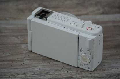 Sony ZV 1F Vlog Camera for Content Creators and Vloggers White UNTESTED NO BATT