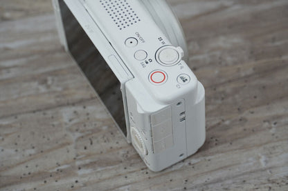 Sony ZV 1F Vlog Camera for Content Creators and Vloggers White UNTESTED NO BATT
