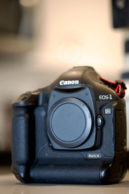 Canon EOS 1Ds Mark III 21MP Professional DSLR