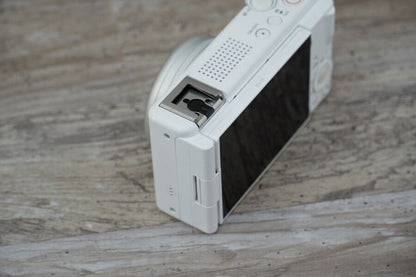 Sony ZV 1F Vlog Camera for Content Creators and Vloggers White UNTESTED NO BATT
