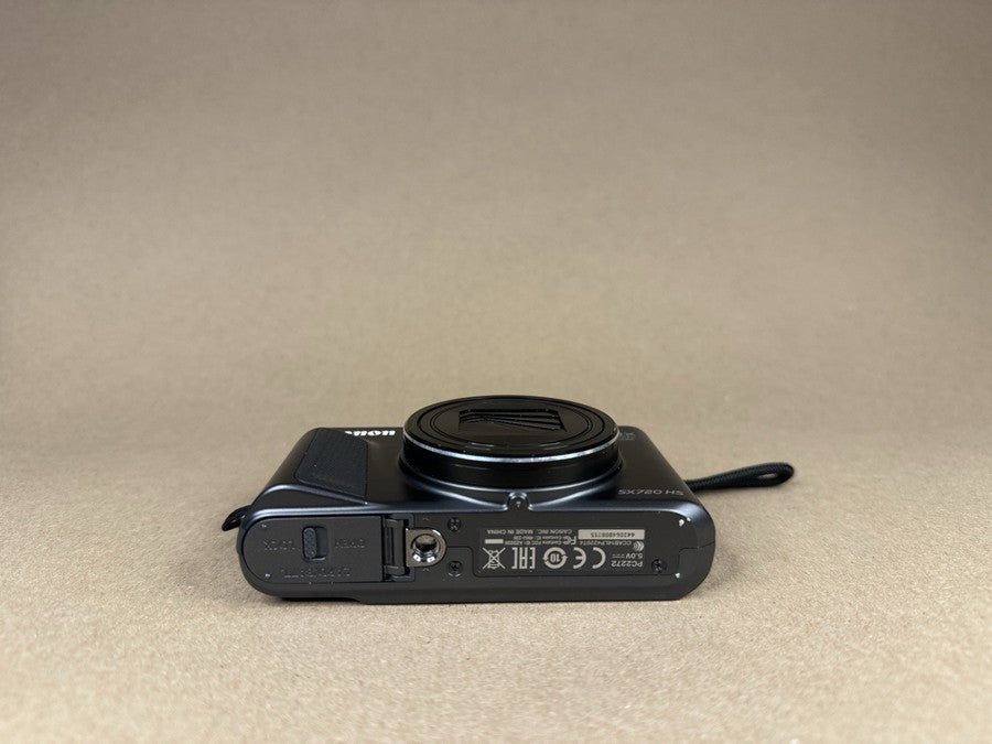 Canon PowerShot SX720 HS 20.3MP Digital Camera - Black (Body Only) with Cracked Screen