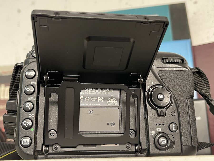 Nikon D7500 D 7500 SLR Film Camera DX SLR Camera 20.9 MP Body Near Mint Condition